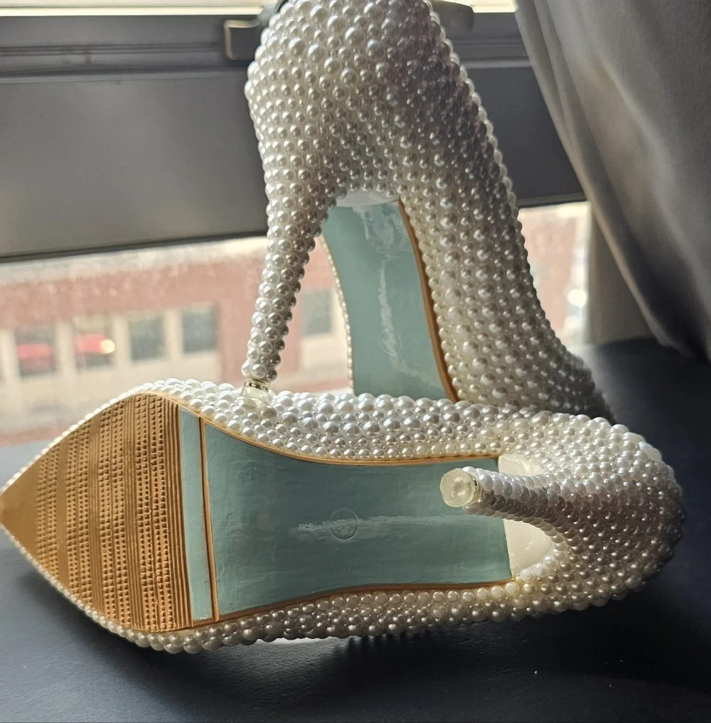 Women's White Pearl-Embellished Pointed Toe Pumps - Picture 4 of 5